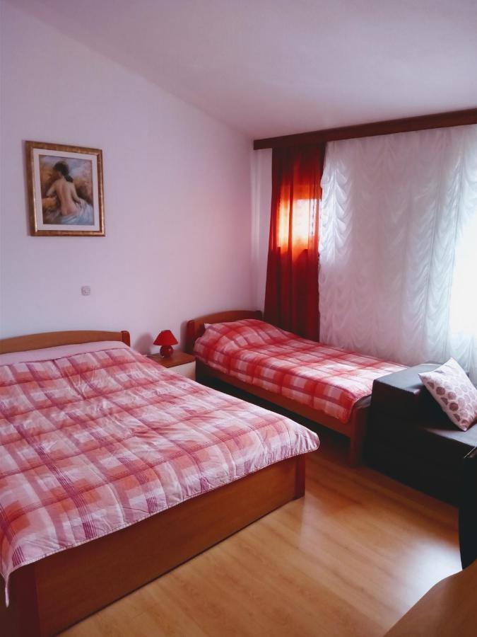 Apartmani Nikolina Ražanac Екстериор снимка